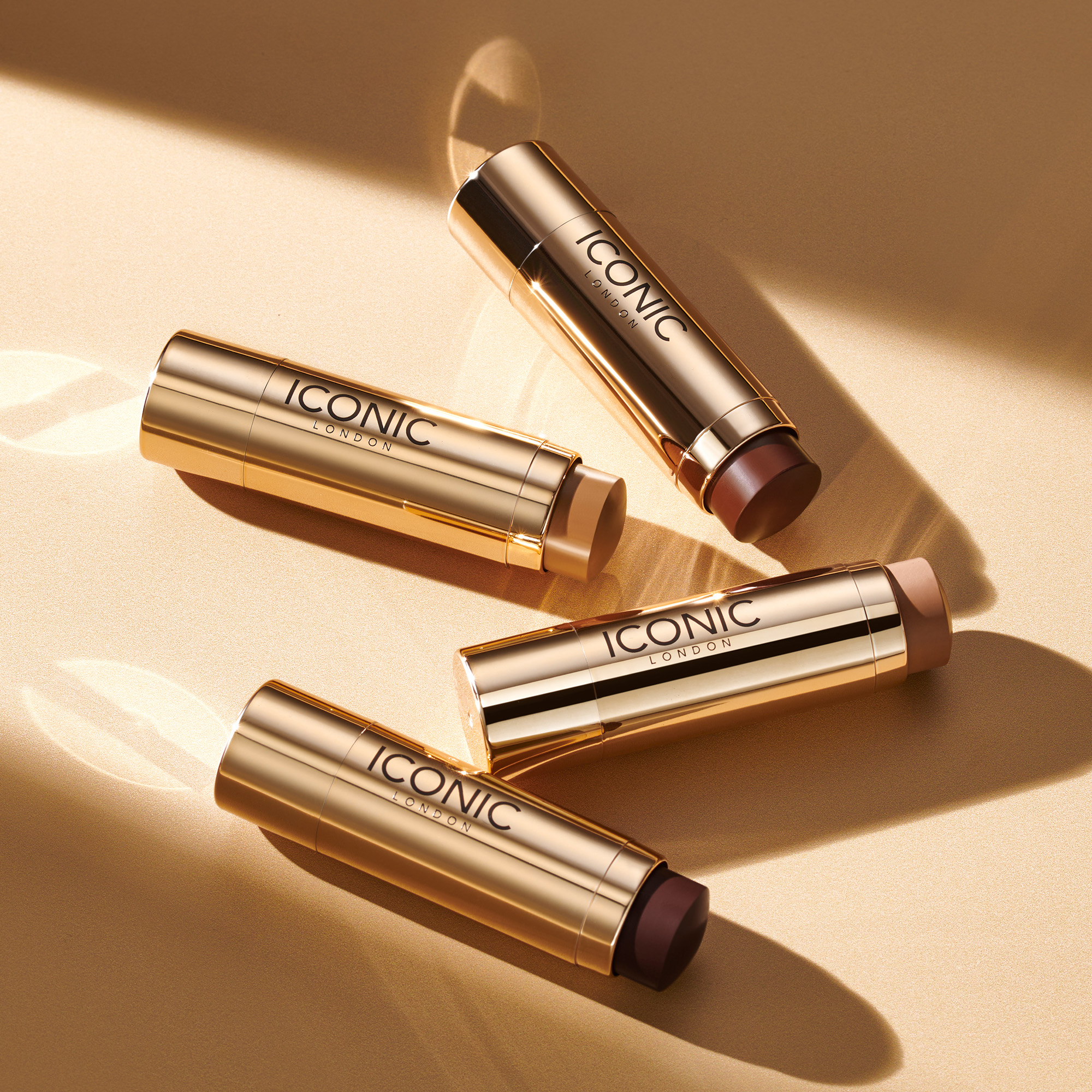 SHAPE AND SHADE SCULPT+ING STICK CURVE BY ICONIC LONDON (BARRA MULTI-USOS PARA ROSTRO)